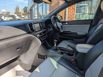 Used Kia Sportage 2018 for sale - 76215234: Photo 2