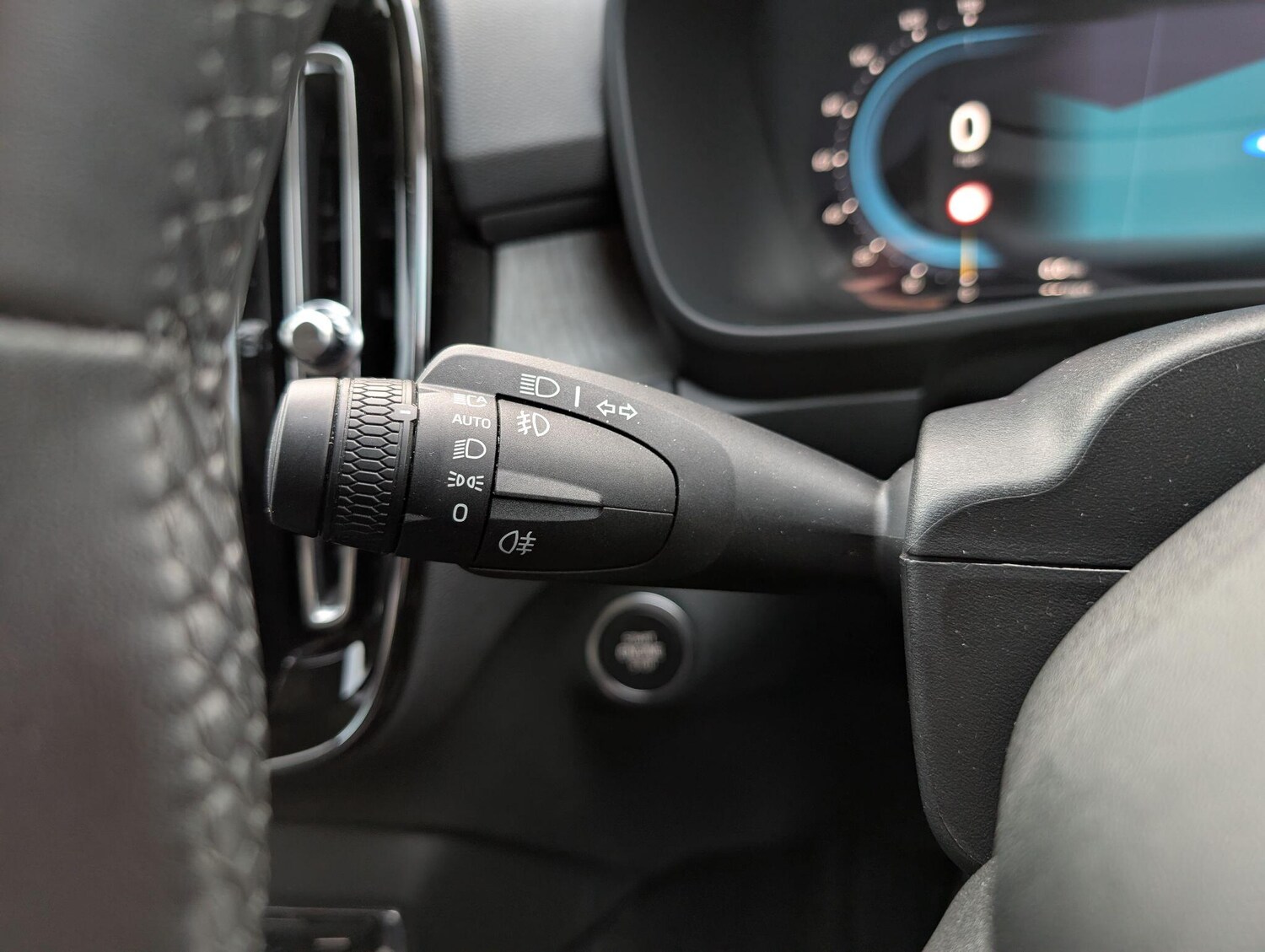 Used Volvo XC40 2025 for sale - 77413263: Photo 41