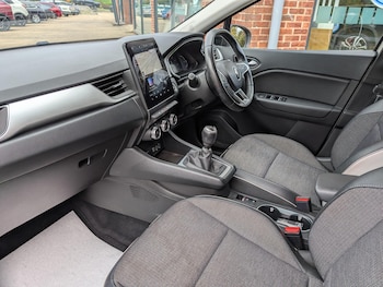 Used Renault Captur 2020 for sale - 76283318: Photo