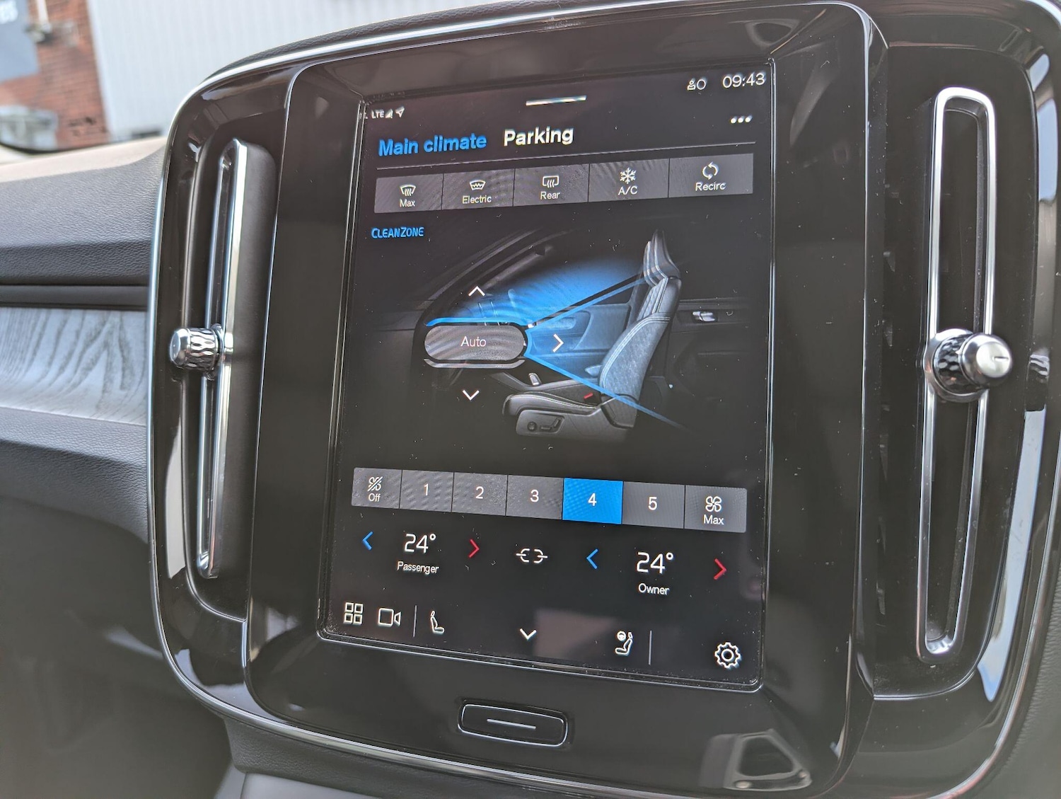 Used Volvo XC40 2025 for sale - 76644741: Photo 32