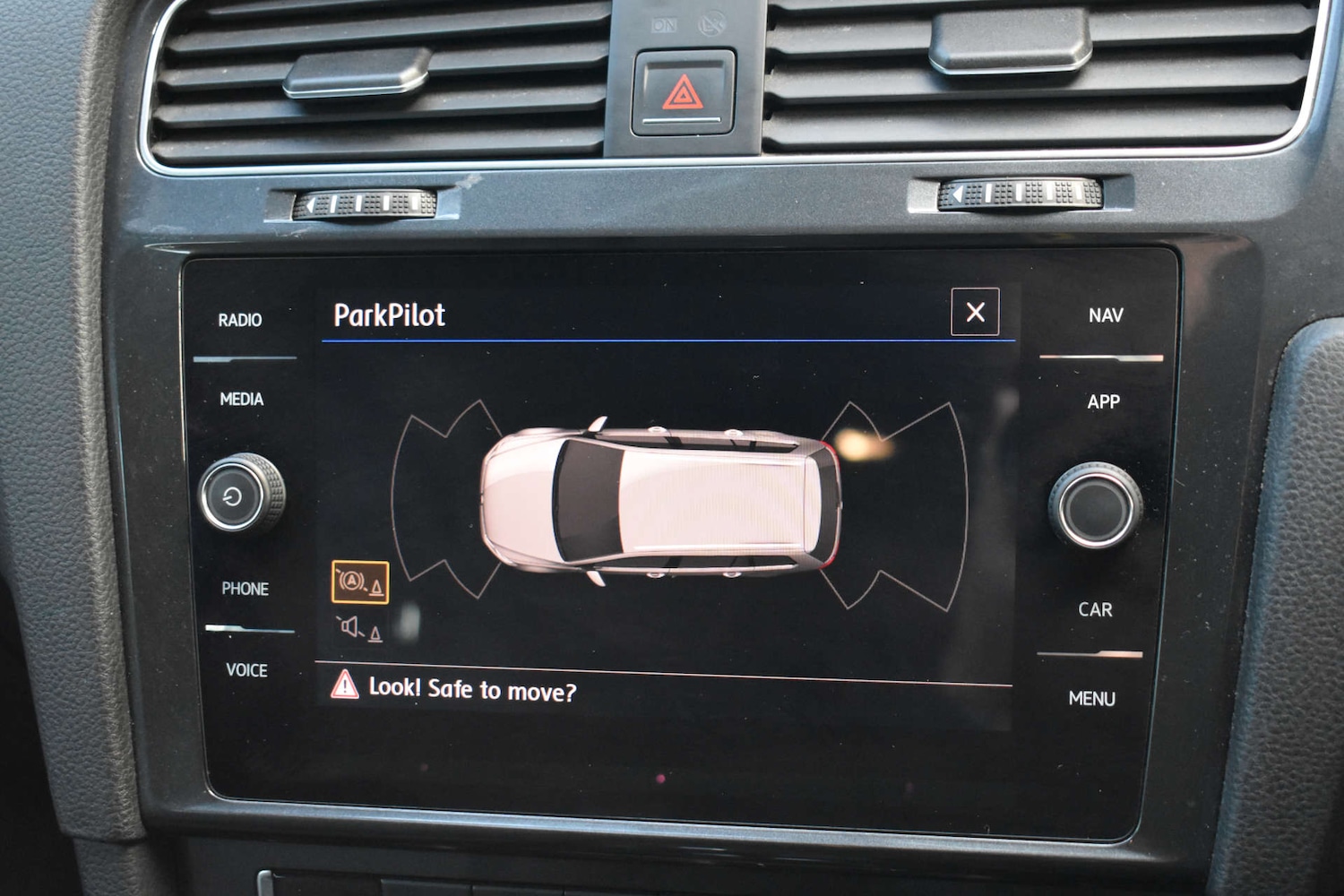 Used Volkswagen Golf 2018 for sale - 77037061: Photo 32