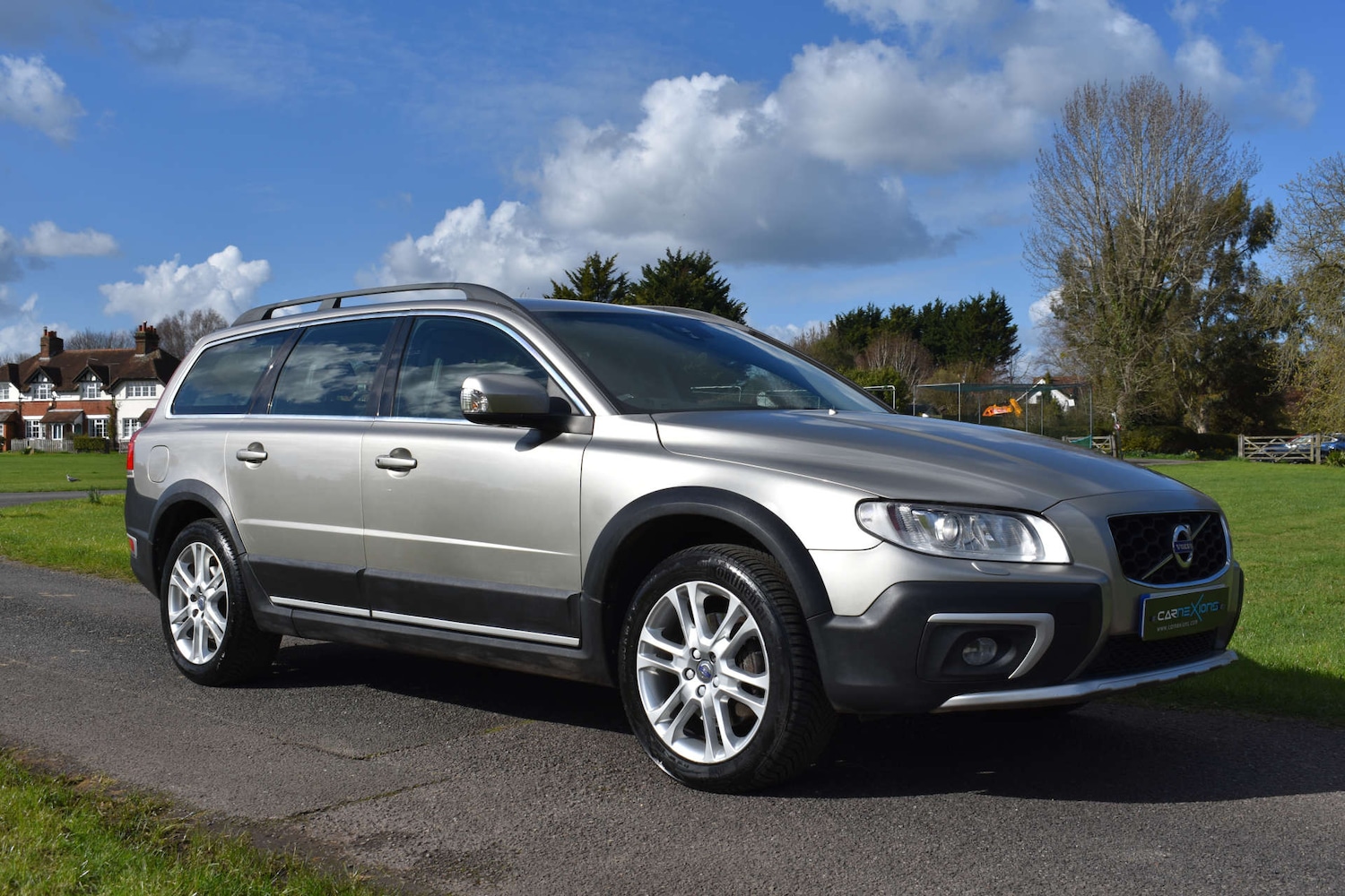 Used Volvo XC70 2015 for sale - 77903122: Photo 1