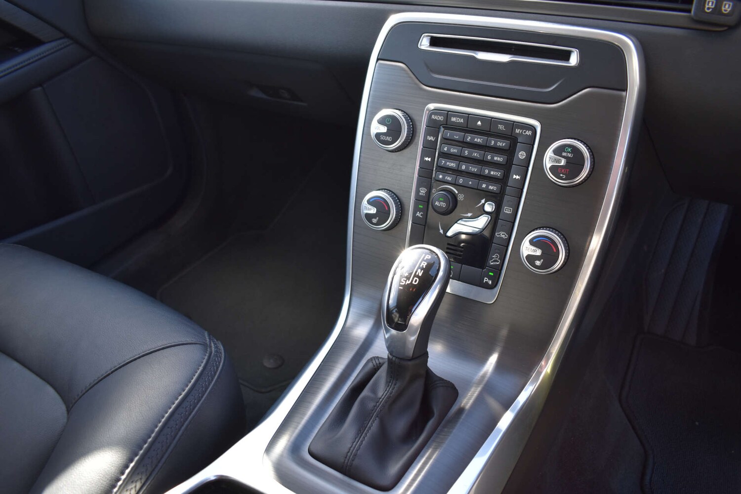 Used Volvo XC70 2015 for sale - 77903122: Photo 30