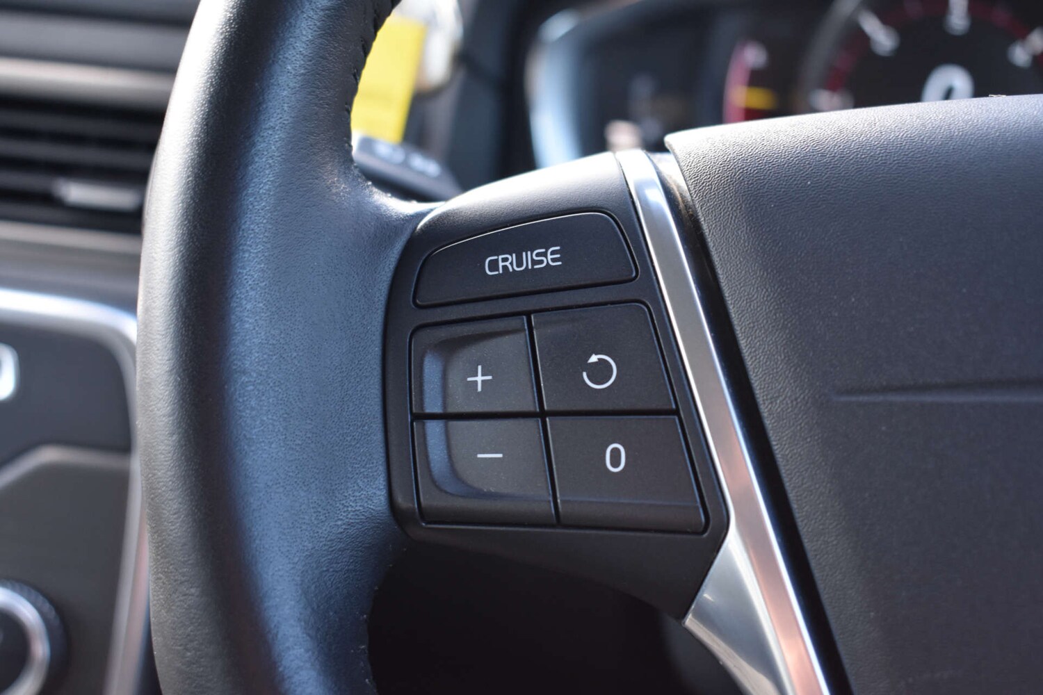 Used Volvo XC70 2015 for sale - 77903122: Photo 32