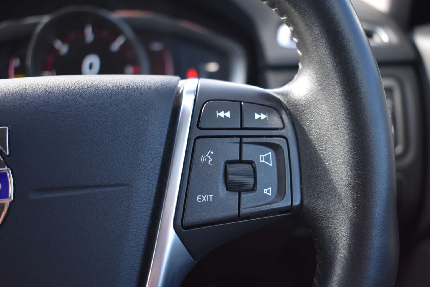 Used Volvo XC70 2015 for sale - 77903122: Photo 33