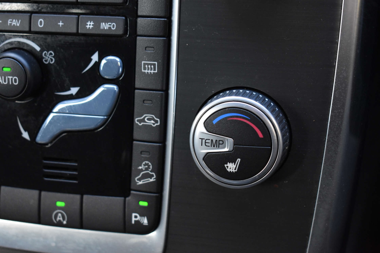 Used Volvo XC70 2015 for sale - 77903122: Photo 35