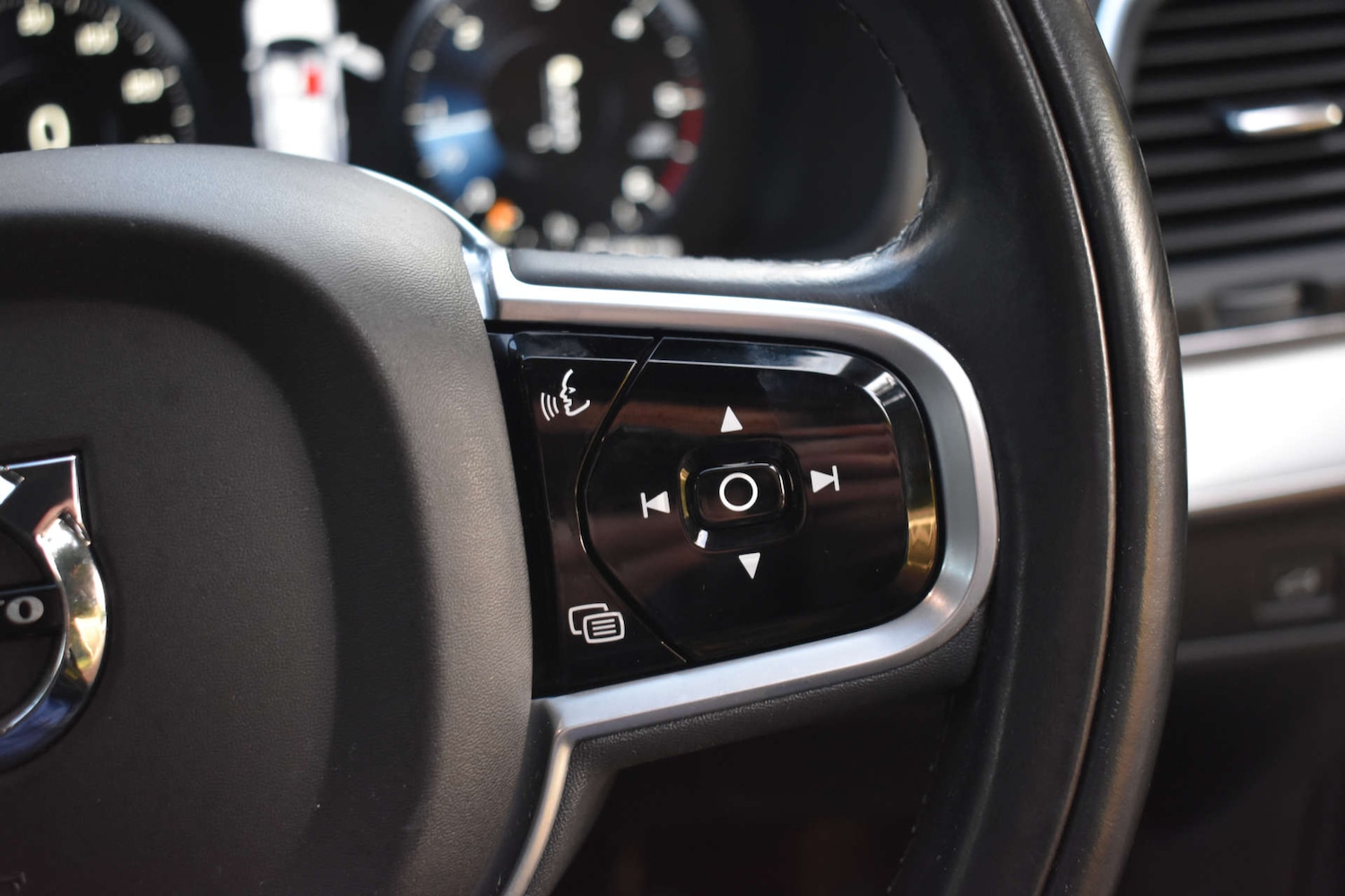 Used Volvo XC90 2018 for sale - 77037062: Photo 35