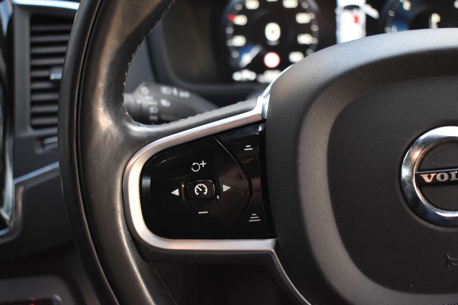 Used Volvo XC90 2018 for sale - 77037062: Photo 36