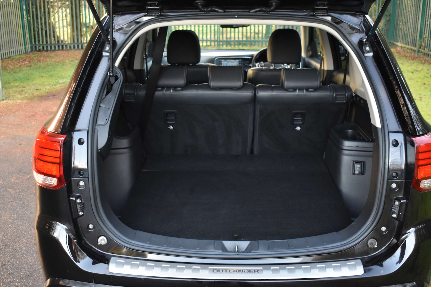 Used Mitsubishi Outlander 2017 for sale - 77037060: Photo 11