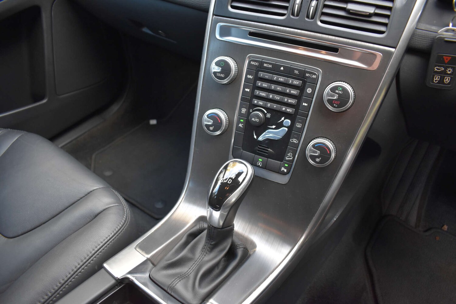 Used Volvo XC60 2015 for sale - 77818791: Photo 33