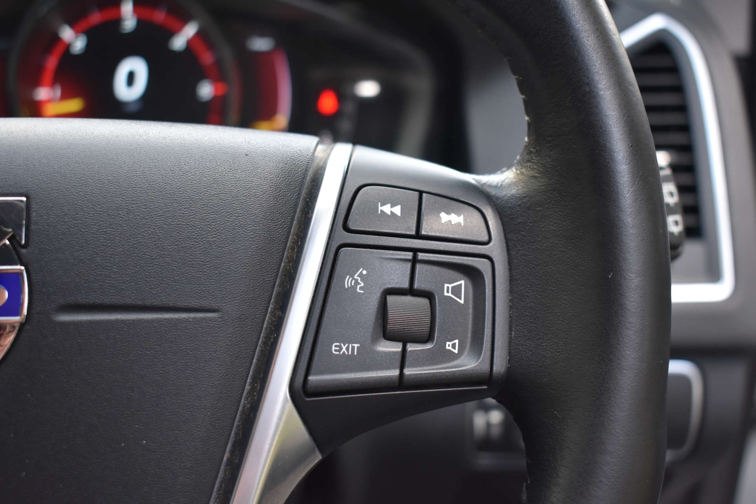 Used Volvo XC60 2015 for sale - 77818791: Photo 36