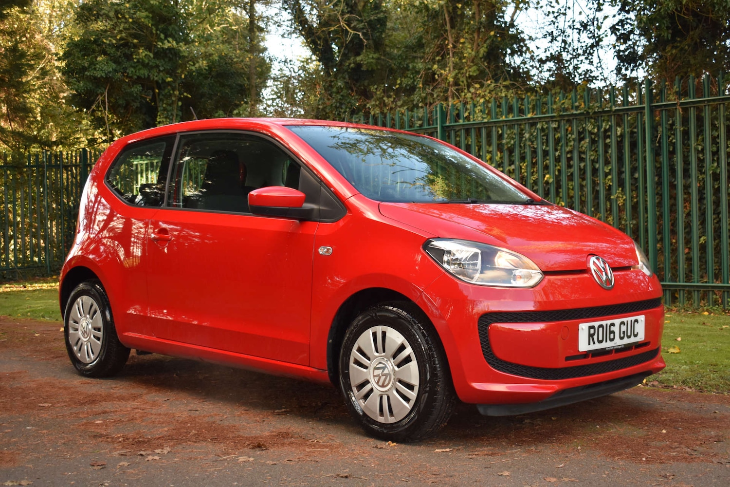 Used Volkswagen up! 2016 for sale - 76618150: Photo 2