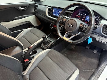 Used Kia Stonic 2018 for sale - 76977228: Photo