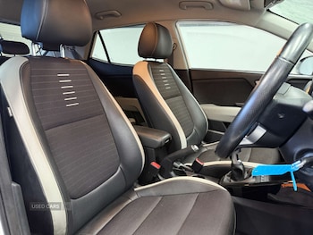 Used Kia Stonic 2018 for sale - 76977228: Photo