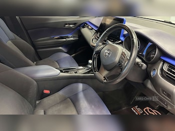 Used Toyota C-HR 2017 for sale - 78363201: Photo