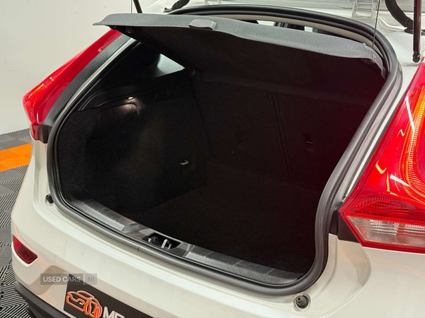 Used Volvo V40 2018 for sale - 76620903: Photo 54