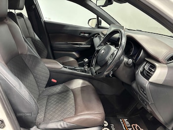 Used Toyota C-HR 2017 for sale - 79521964: Photo