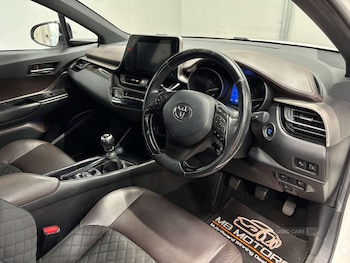 Used Toyota C-HR 2017 for sale - 79521964: Photo