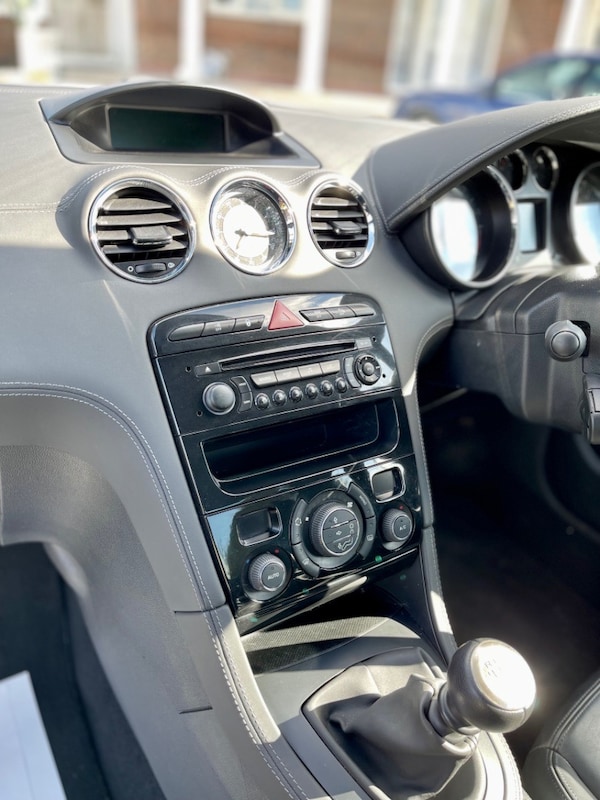 Used Peugeot RCZ 2010 for sale - 62651624: Photo 16