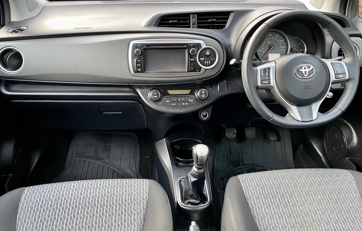 Used Toyota Yaris 2014 for sale - 76837497: Photo 11