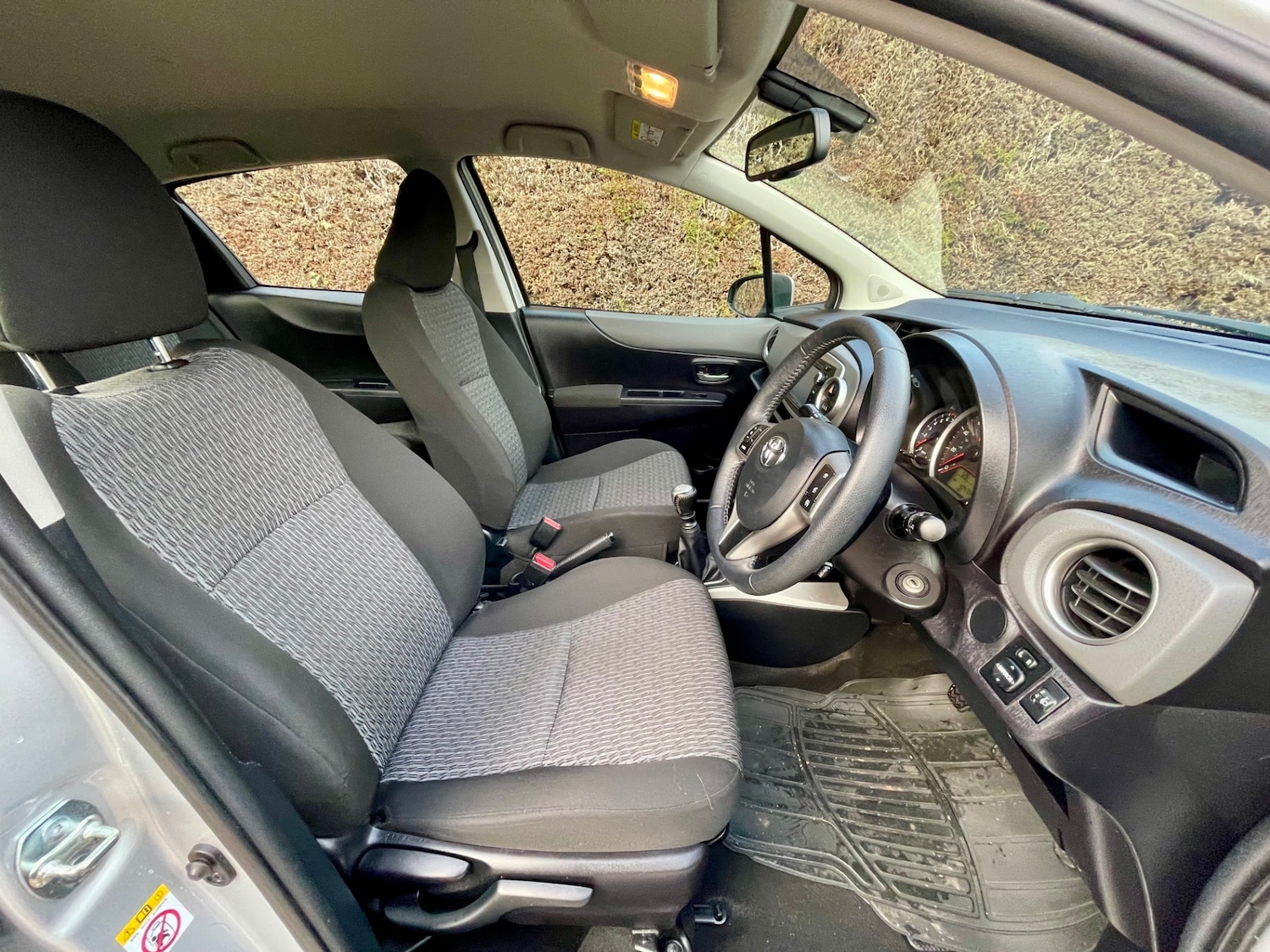 Used Toyota Yaris 2014 for sale - 76837497: Photo 12