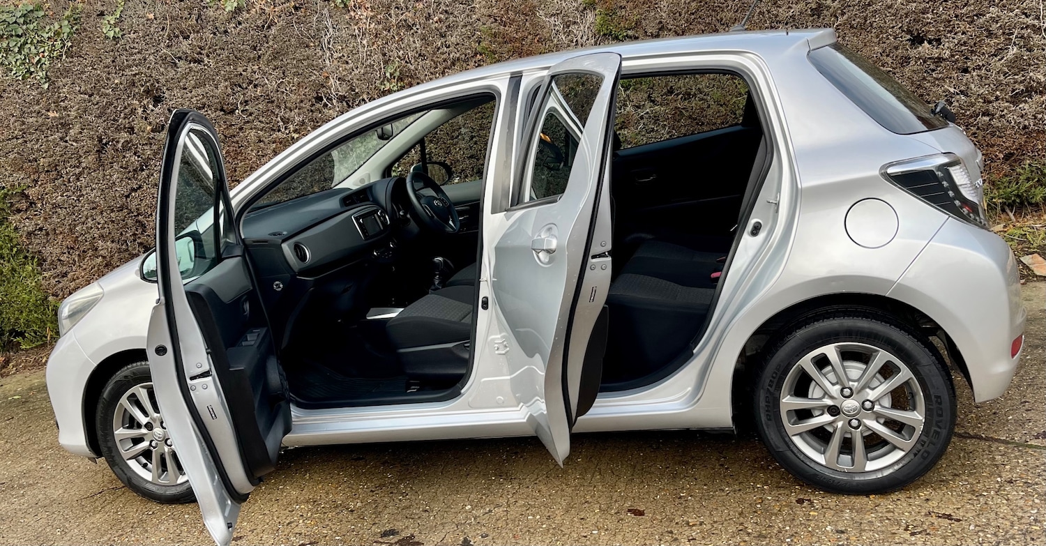 Used Toyota Yaris 2014 for sale - 76837497: Photo 4