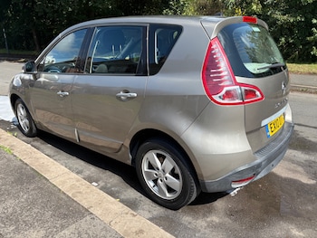 Used Renault Scenic 2010 for sale - 75303813: Photo