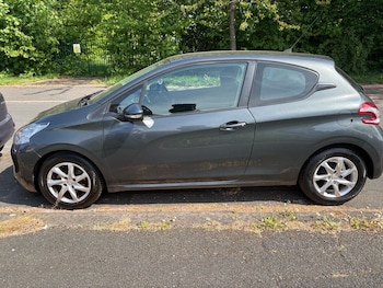 Used Peugeot 208 2015 for sale - 79439660: Photo