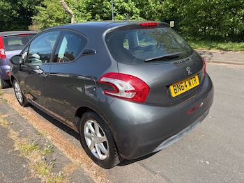 Used Peugeot 208 2015 for sale - 79439660: Photo
