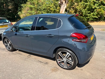 Used Peugeot 208 2017 for sale - 79611919: Photo