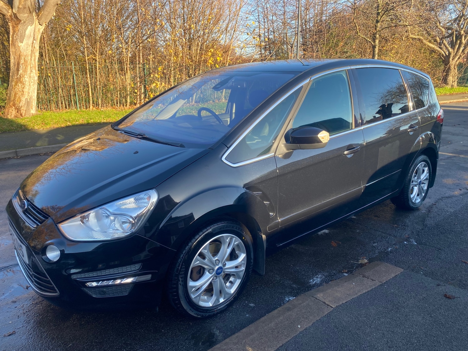 Used Ford S-Max 2012 for sale - 76794732: Photo 2