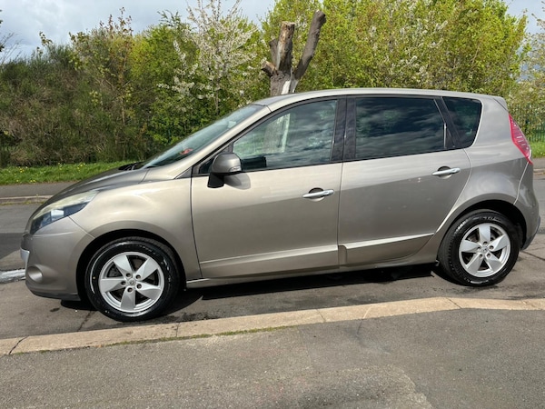 Used Renault Scenic 2011 for sale - 75655651: Photo 2