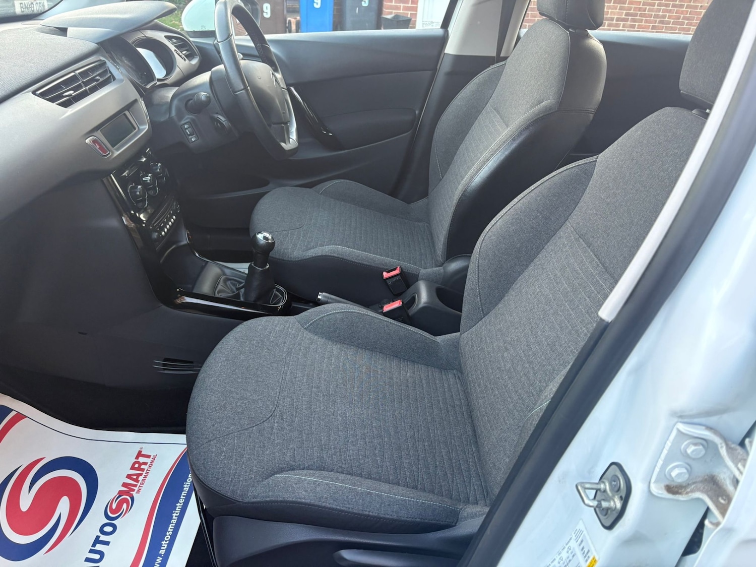 Used Citroen C3 2015 for sale - 75745404: Photo 9