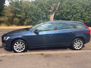 Used Volvo V60 2015 for sale - 79258237: Photo