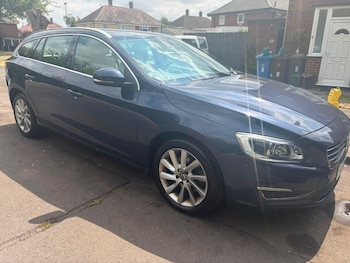 Used Volvo V60 2015 for sale - 79258237: Photo