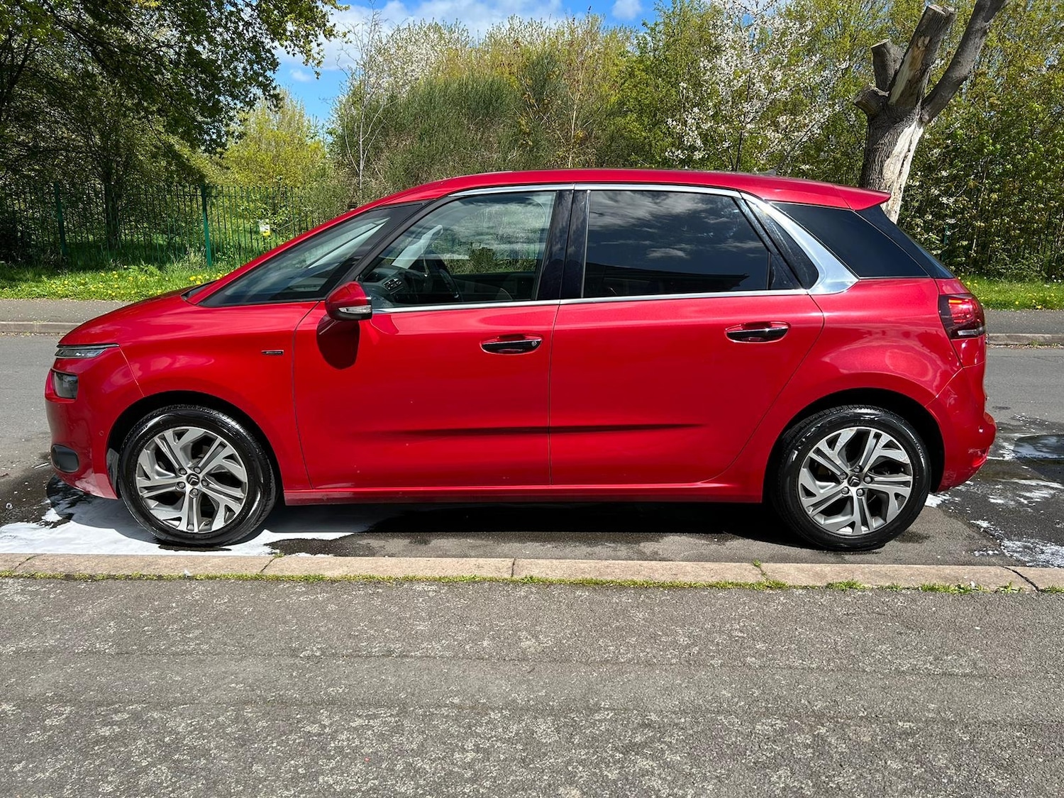Used Citroen C4 Picasso 2014 for sale - 77453543: Photo 2