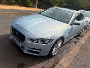 Used Jaguar XE 2015 for sale - 79546760: Photo