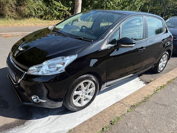 Peugeot - 208