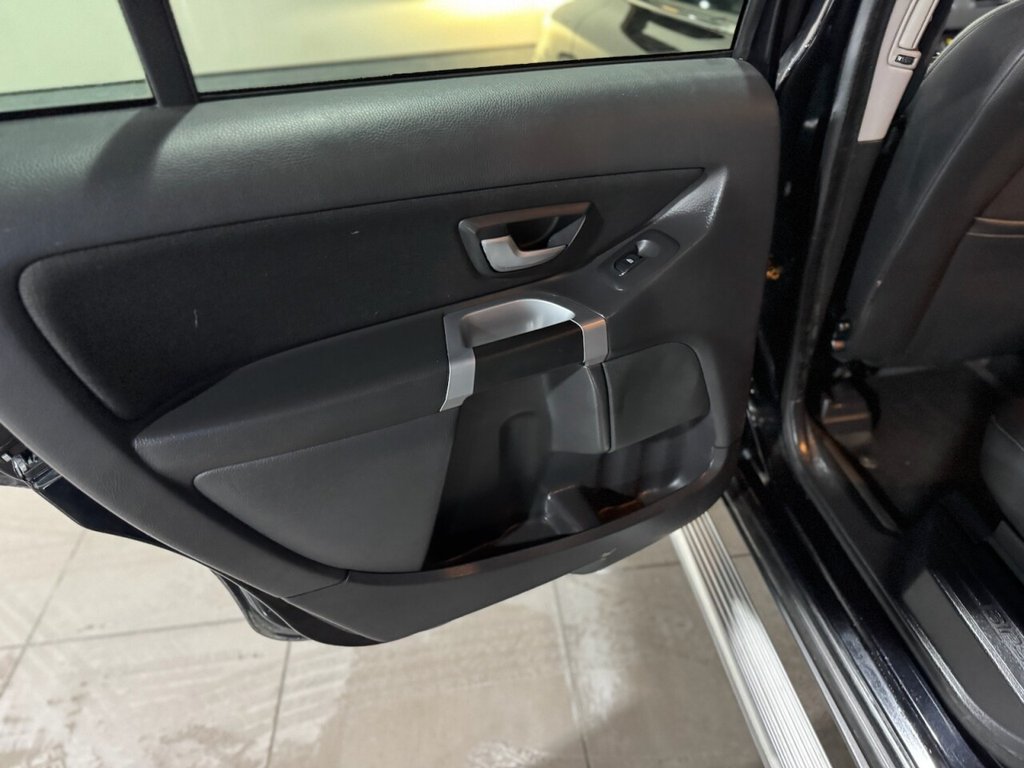 Used Volvo XC90 2010 for sale - 77936987: Photo 24