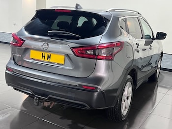 Used Nissan Qashqai 2017 for sale - 76223465: Photo 2