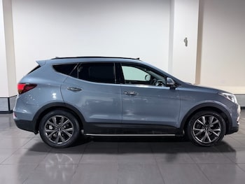 Used Hyundai Santa Fe 2017 for sale - 76962186: Photo