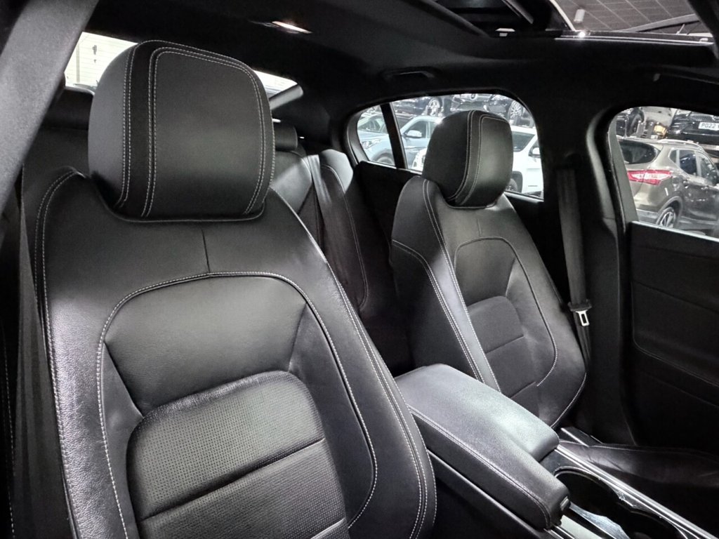 Used Jaguar XE 2016 for sale - 77356172: Photo 14