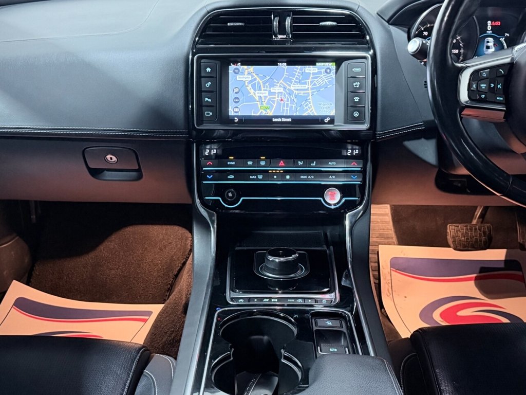 Used Jaguar XE 2016 for sale - 77356172: Photo 26