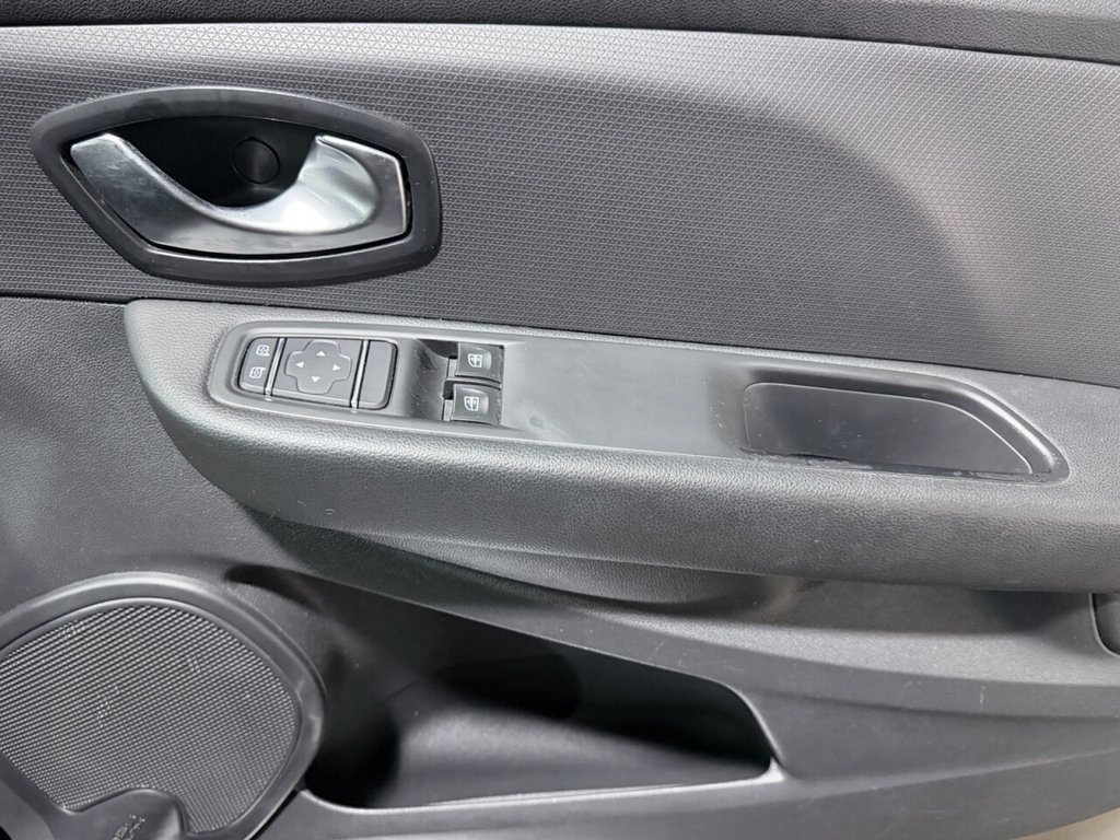 Used Renault Clio 2017 for sale - 77250301: Photo 21