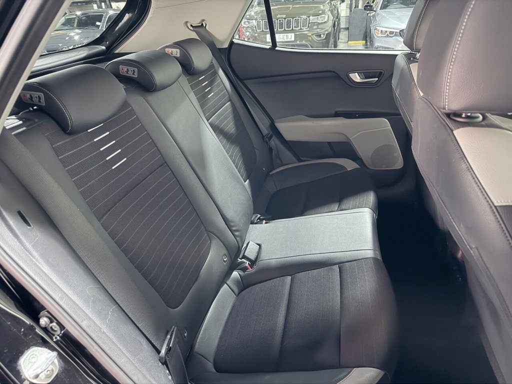 Used Kia Stonic 2019 for sale - 77655172: Photo 30