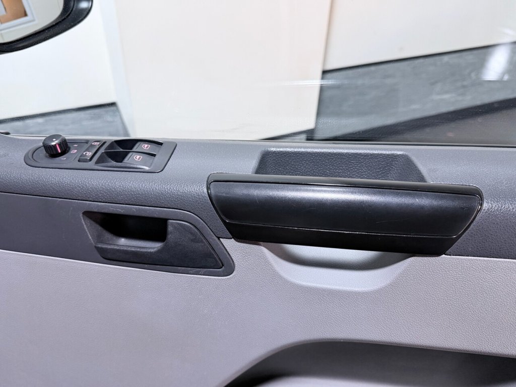 Used Volkswagen Transporter 2012 for sale - 77563905: Photo 36