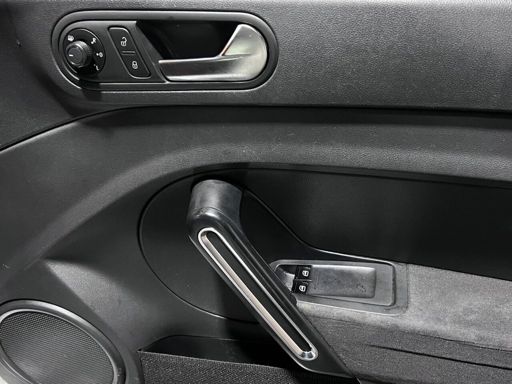 Used Volkswagen Beetle 2014 for sale - 76574777: Photo 23