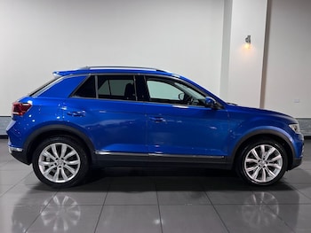 Used Volkswagen T-Roc 2018 for sale - 75512055: Photo