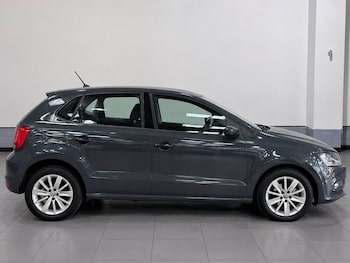 Used Volkswagen Polo 2015 for sale - 78637811: Photo