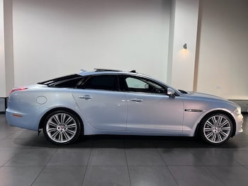 Used Jaguar XJ 2015 for sale - 75739256: Photo